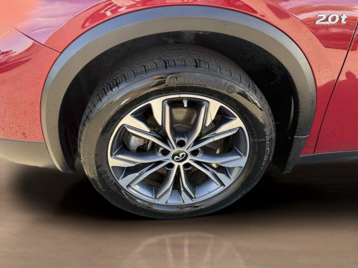 Photo 14 of this INFINITI QX30