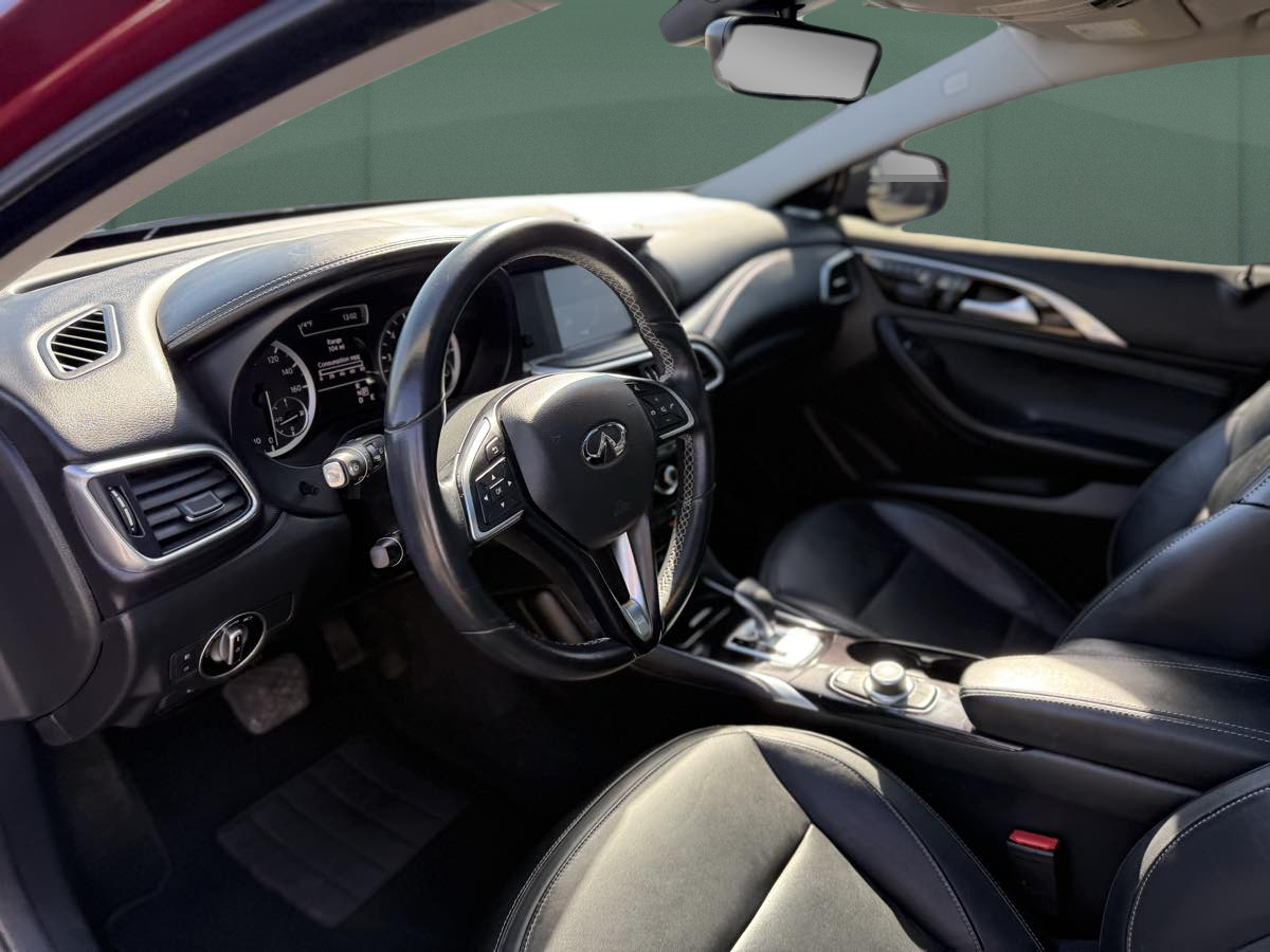 Photo 17 of this INFINITI QX30