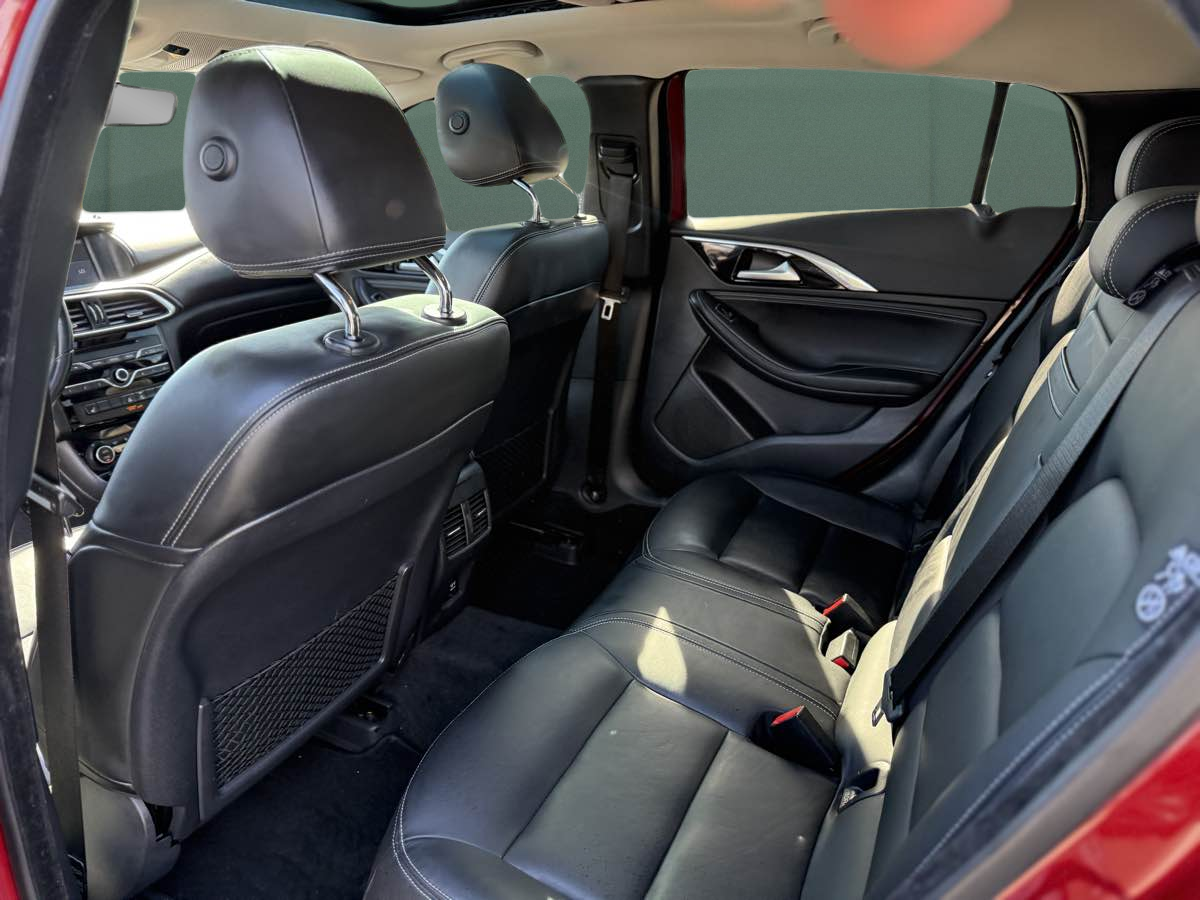 Photo 20 of this INFINITI QX30
