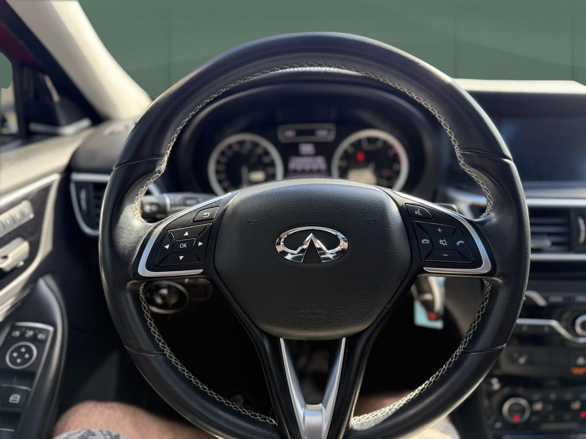 Photo 21 of this INFINITI QX30