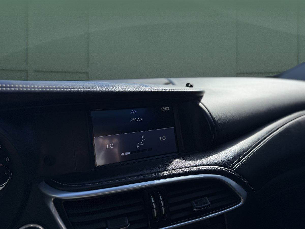 Photo 23 of this INFINITI QX30