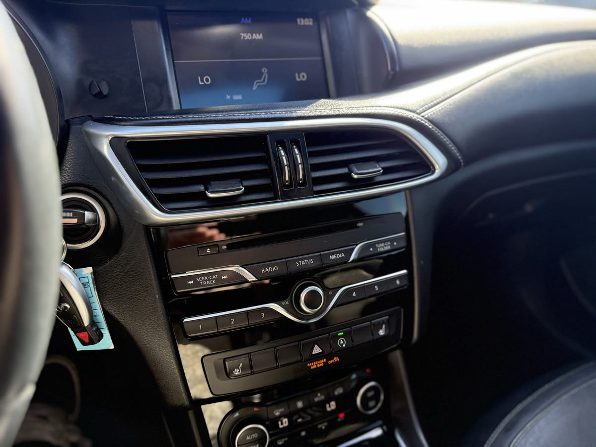Photo 24 of this INFINITI QX30