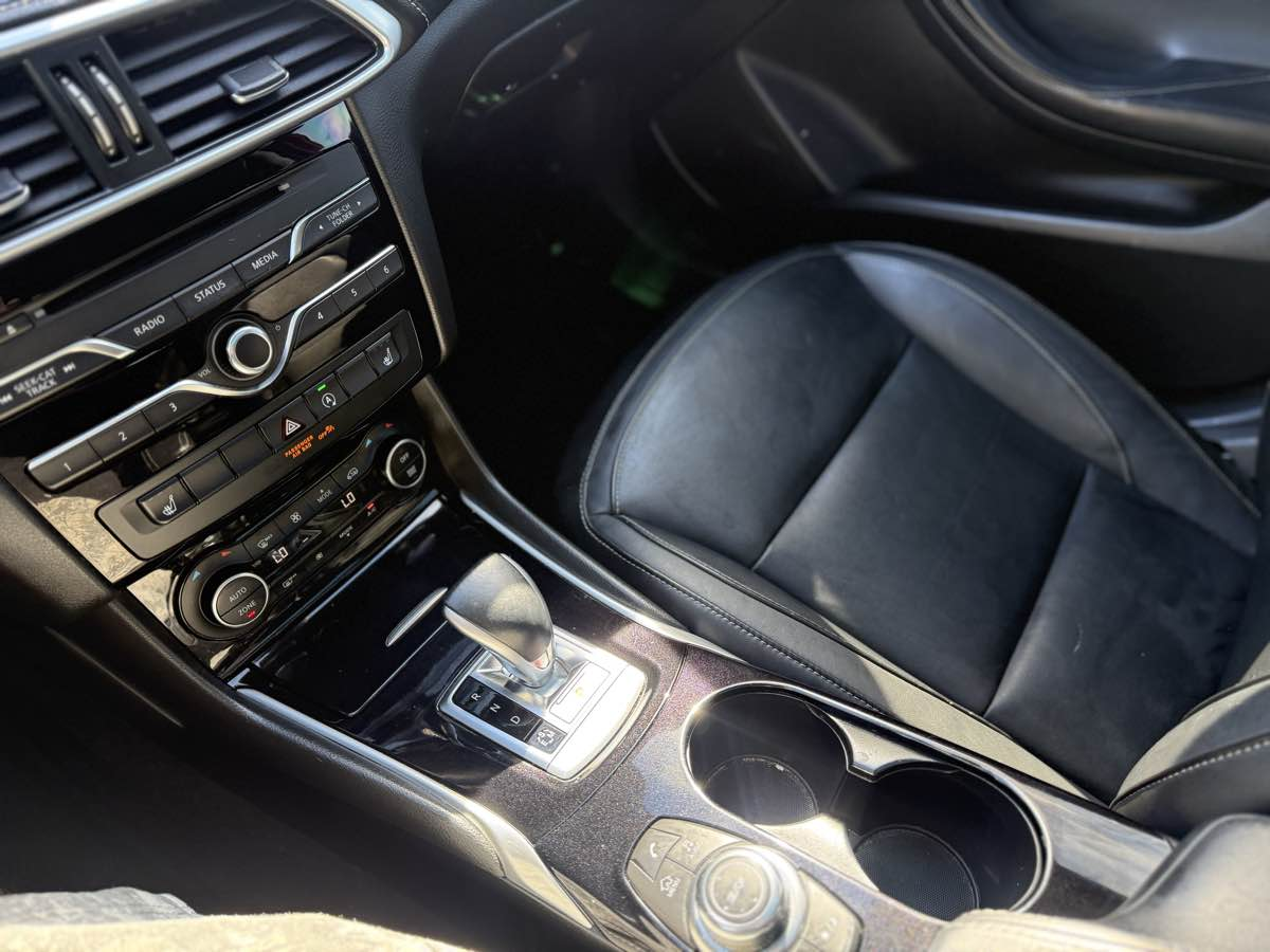 Photo 25 of this INFINITI QX30