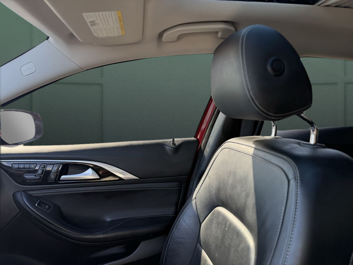 Photo 26 of this INFINITI QX30