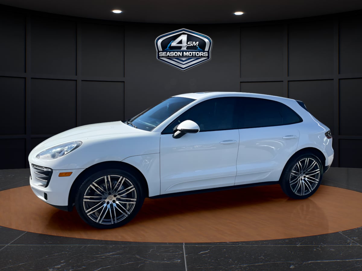 Photo 5 of this Porsche Macan