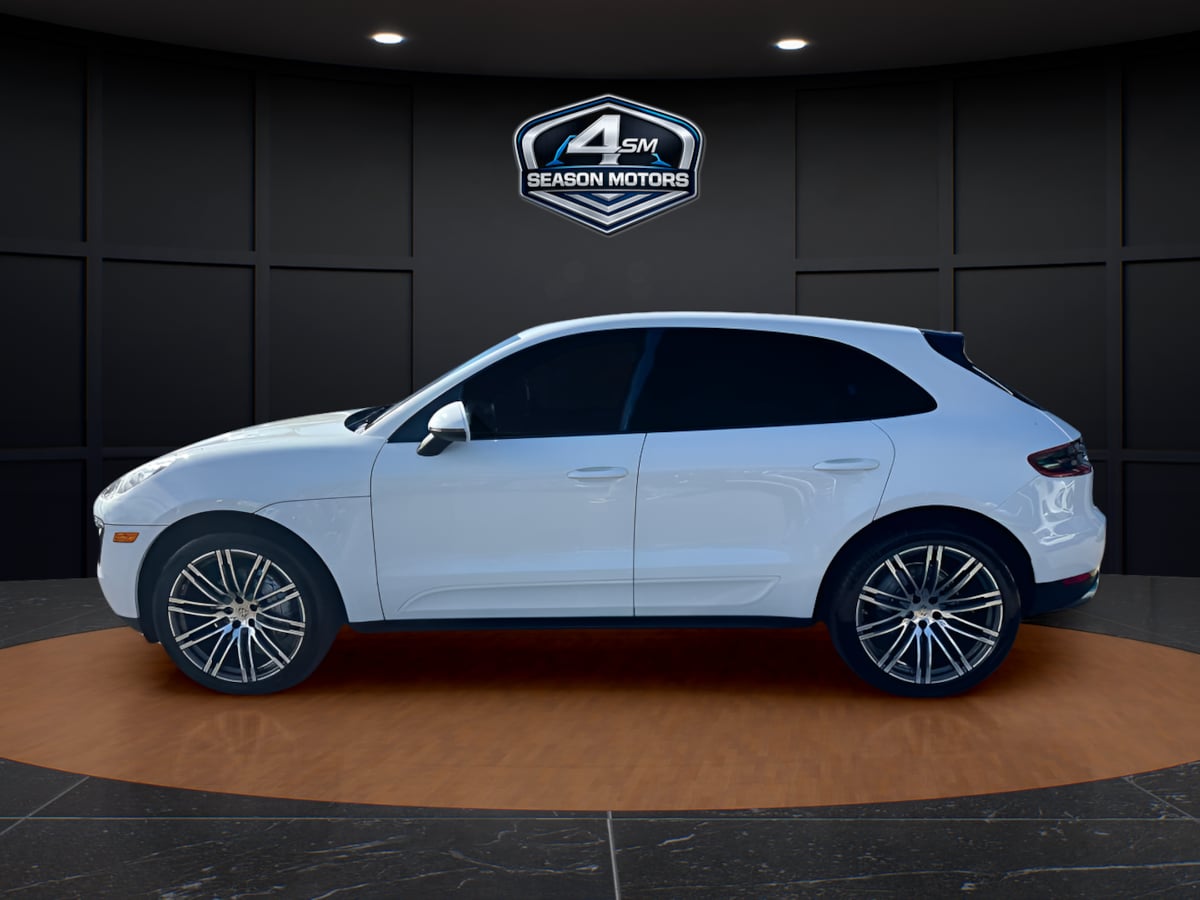 Photo 6 of this Porsche Macan