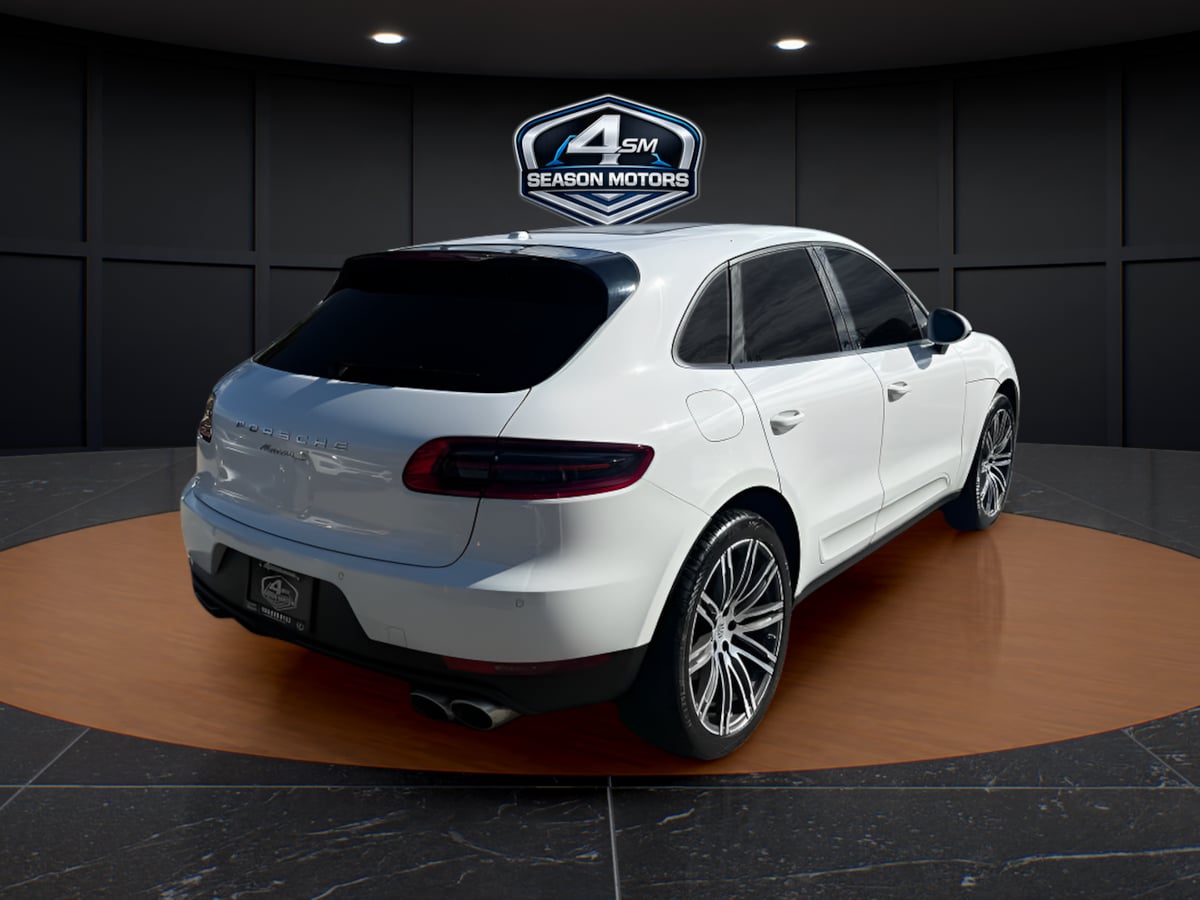 Photo 10 of this Porsche Macan
