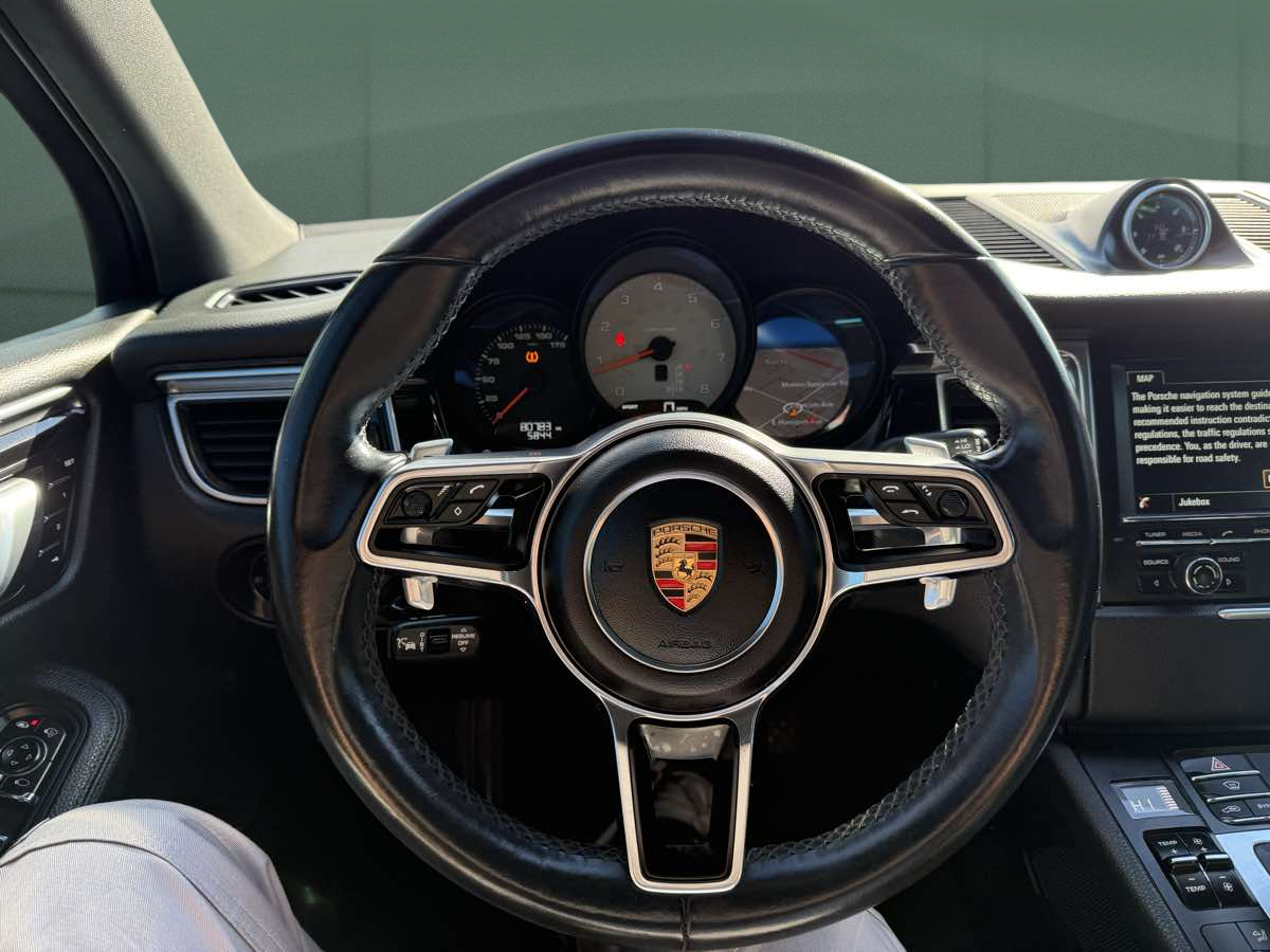 Photo 21 of this Porsche Macan