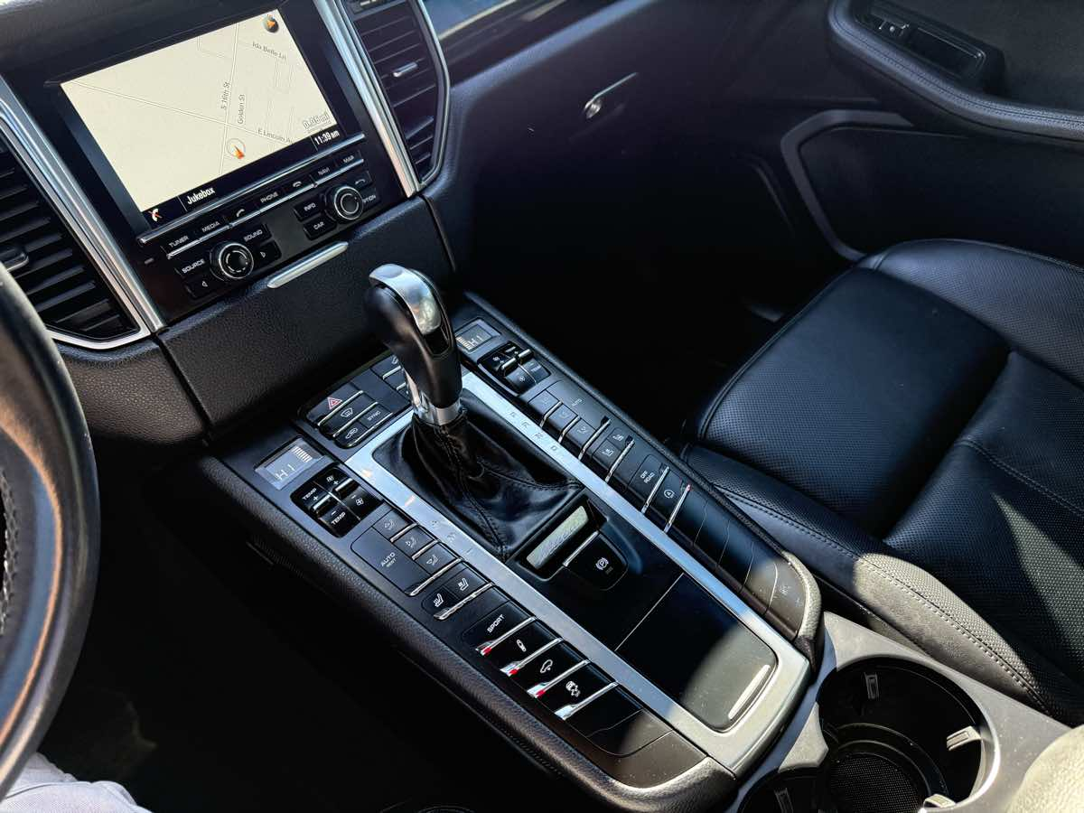 Photo 24 of this Porsche Macan