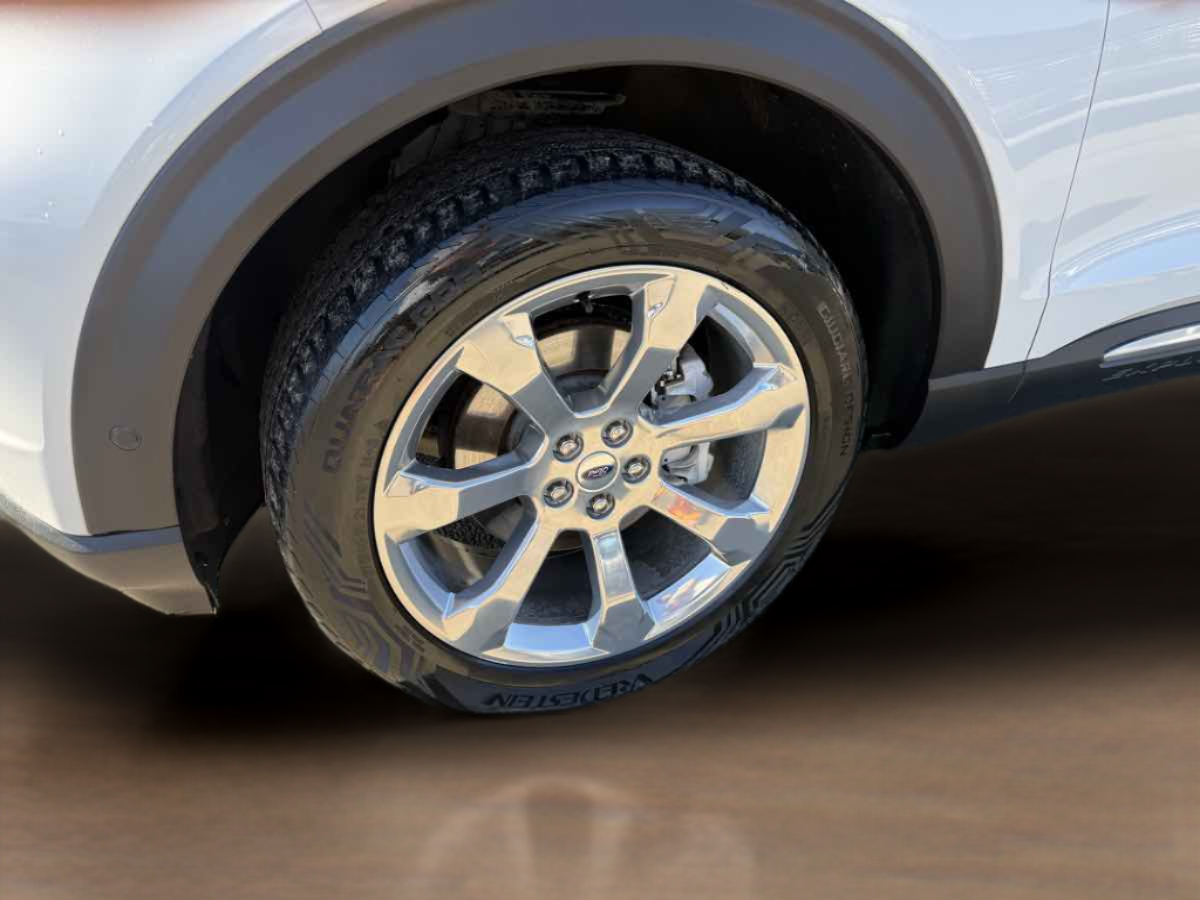 Photo 14 of this Ford Explorer