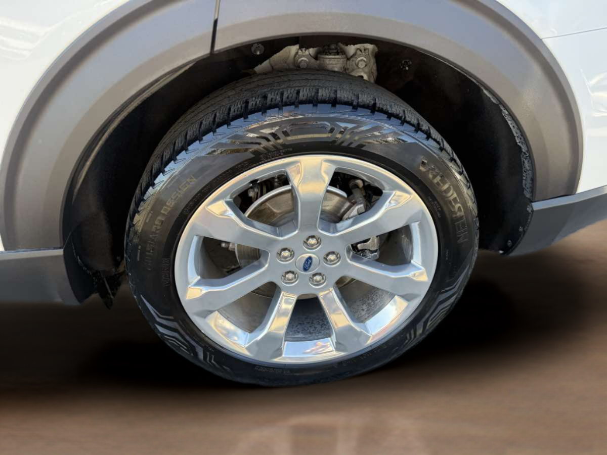 Photo 15 of this Ford Explorer