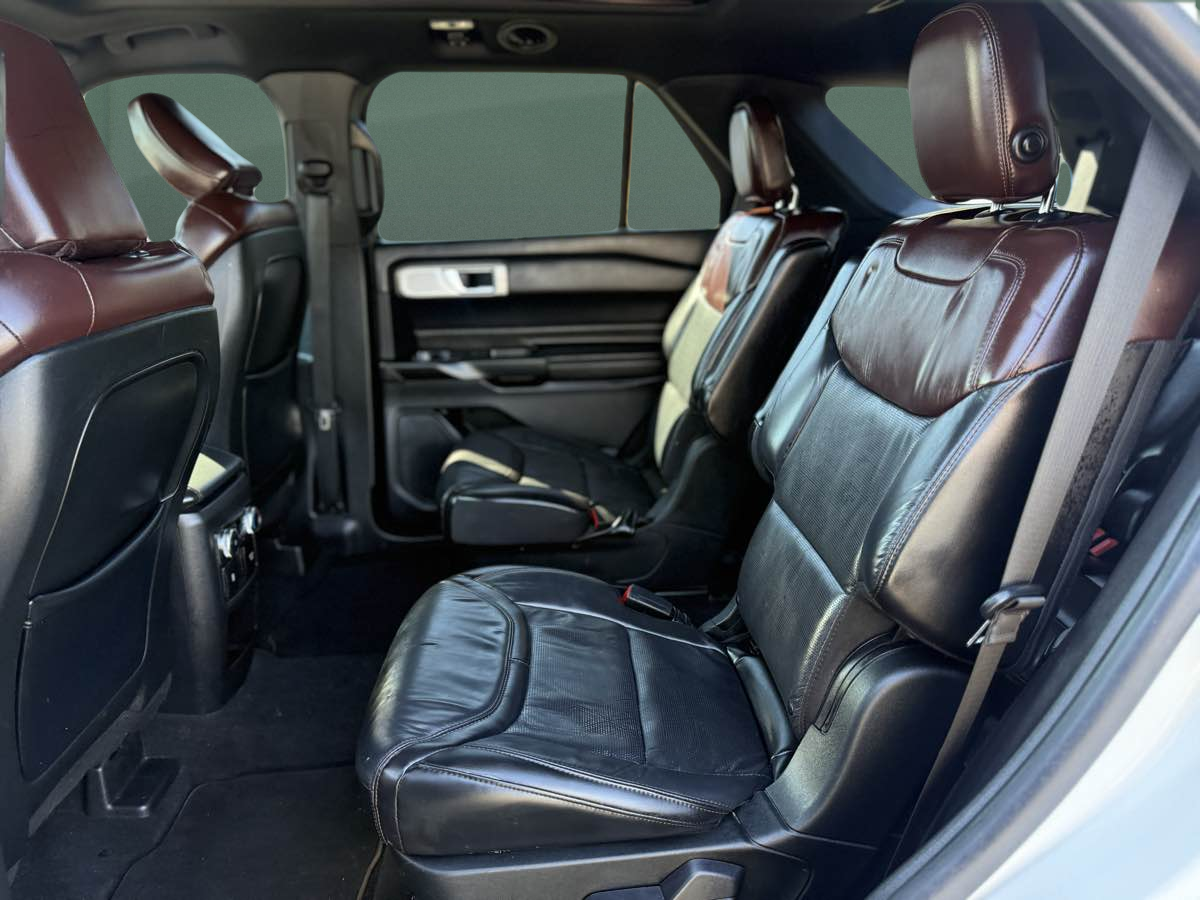Photo 18 of this Ford Explorer