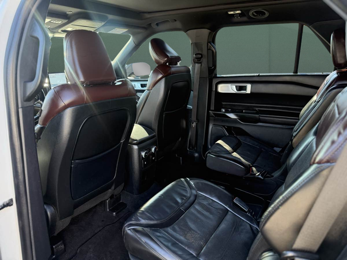 Photo 19 of this Ford Explorer
