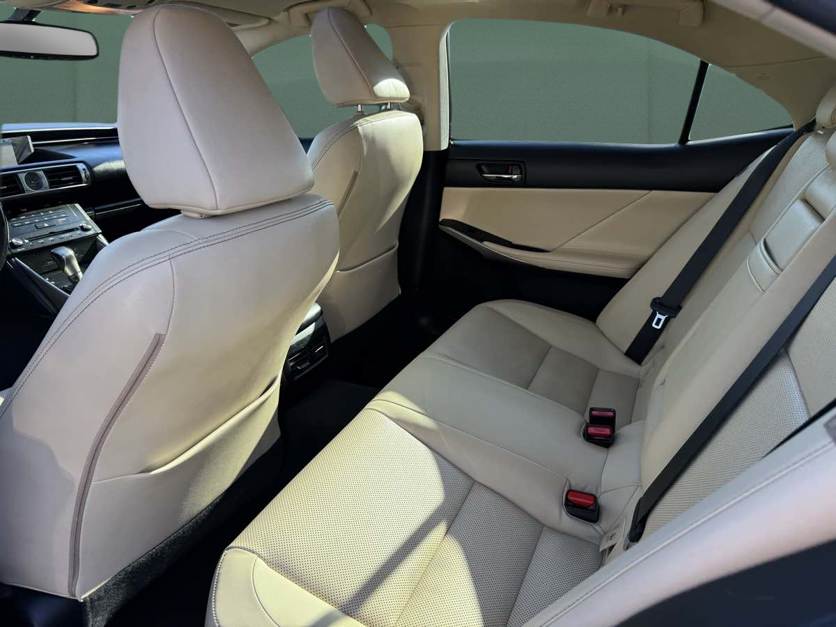 Photo 21 of this Lexus IS 250