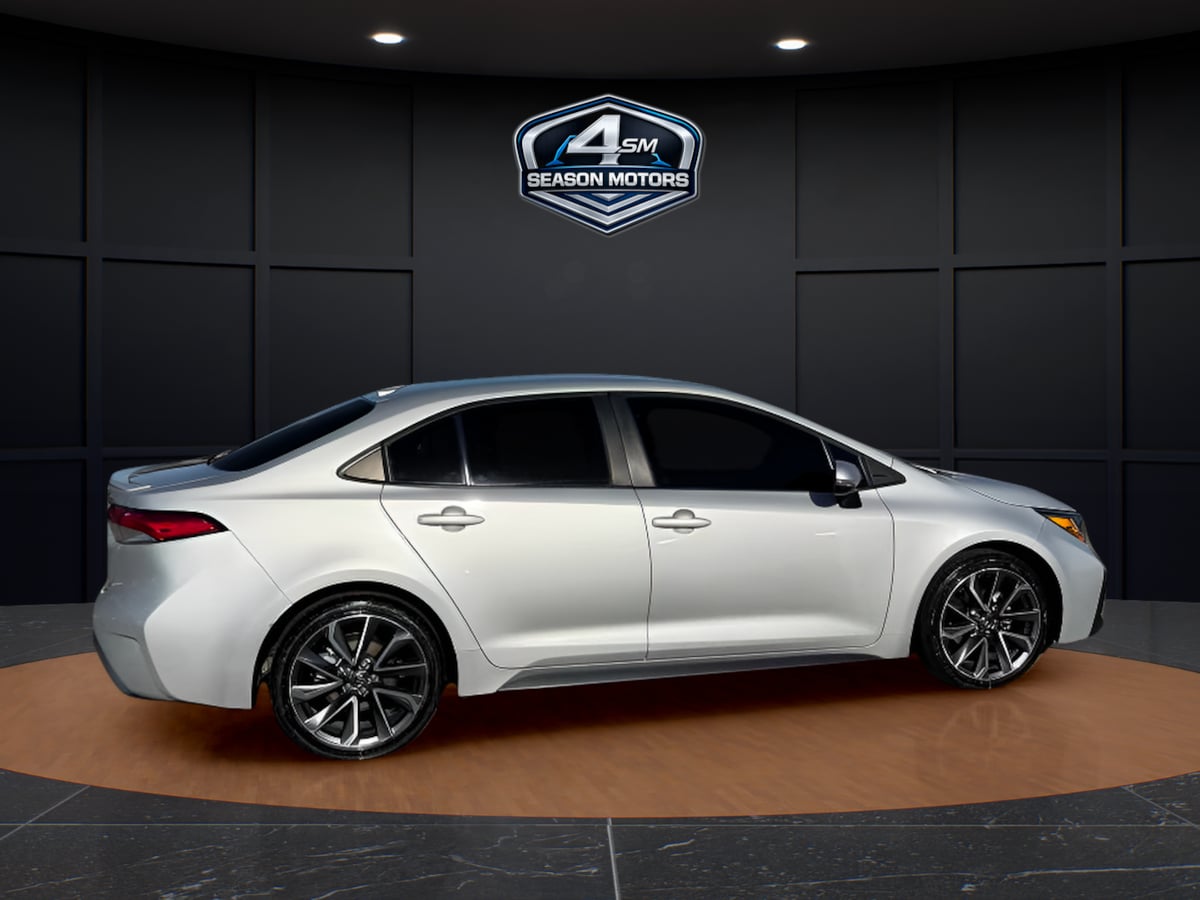 Photo 14 of this Toyota Corolla