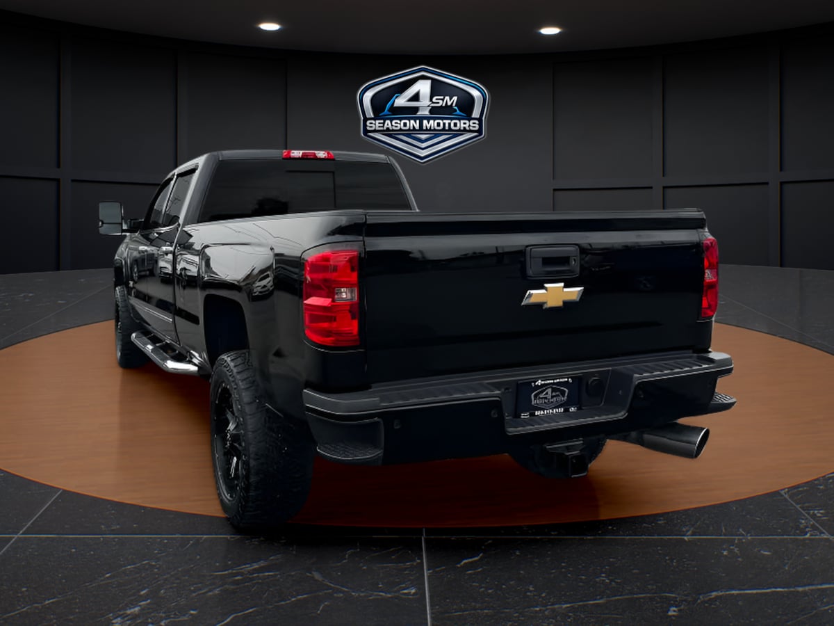 Photo 10 of this Chevrolet Silverado 2500HD