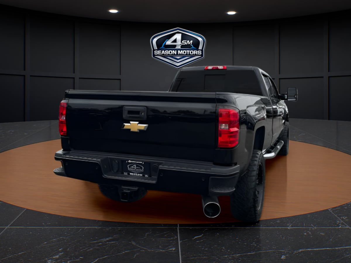 Photo 12 of this Chevrolet Silverado 2500HD