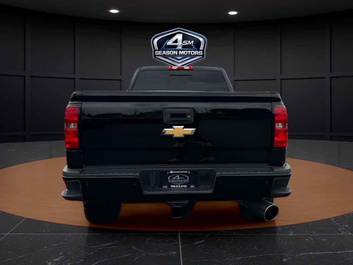 Photo 11 of this Chevrolet Silverado 2500HD
