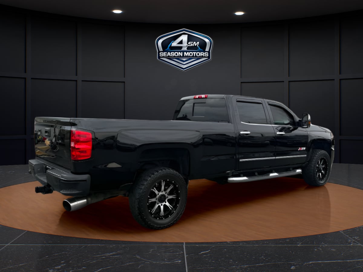 Photo 13 of this Chevrolet Silverado 2500HD