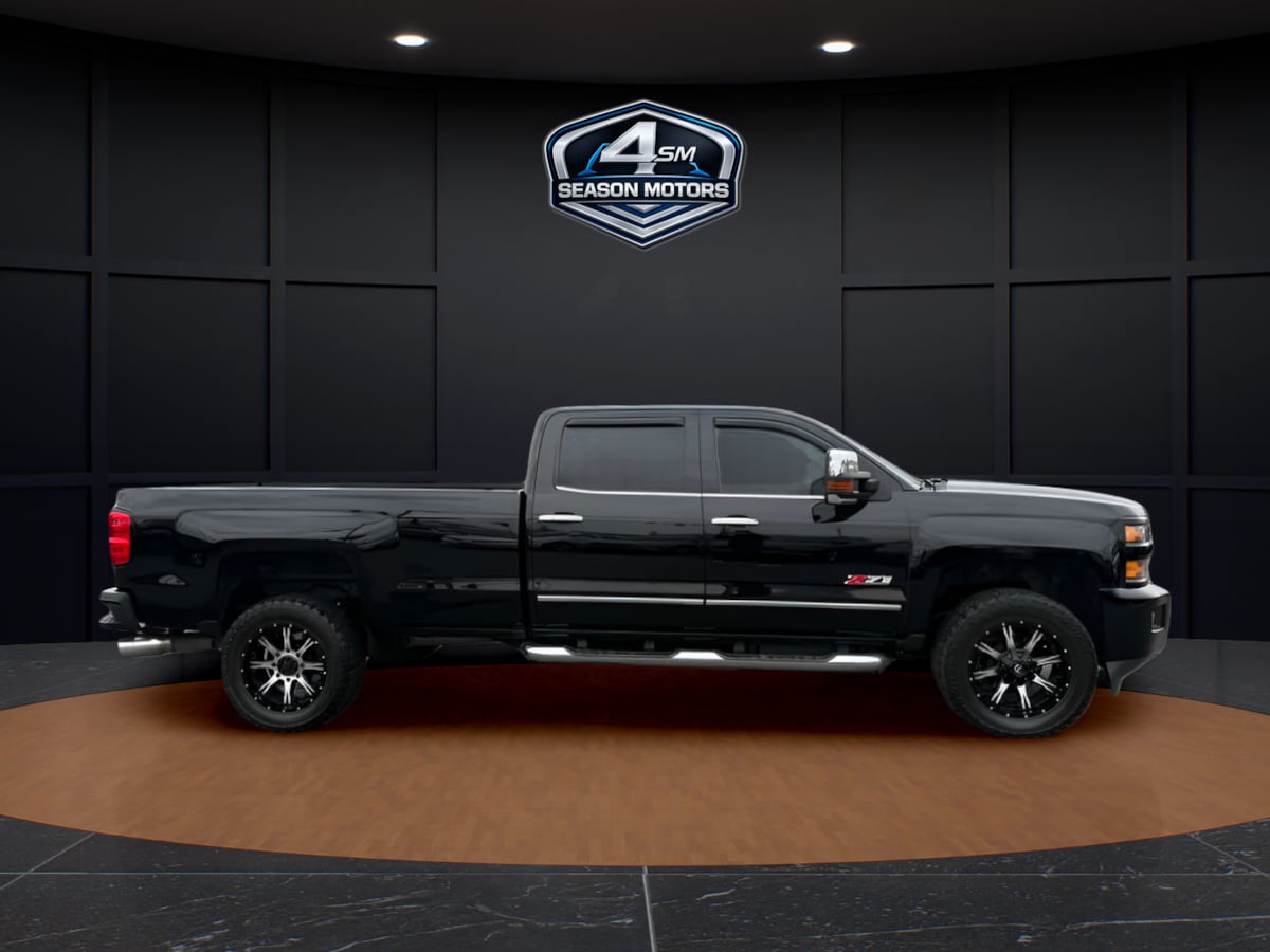 Photo 14 of this Chevrolet Silverado 2500HD