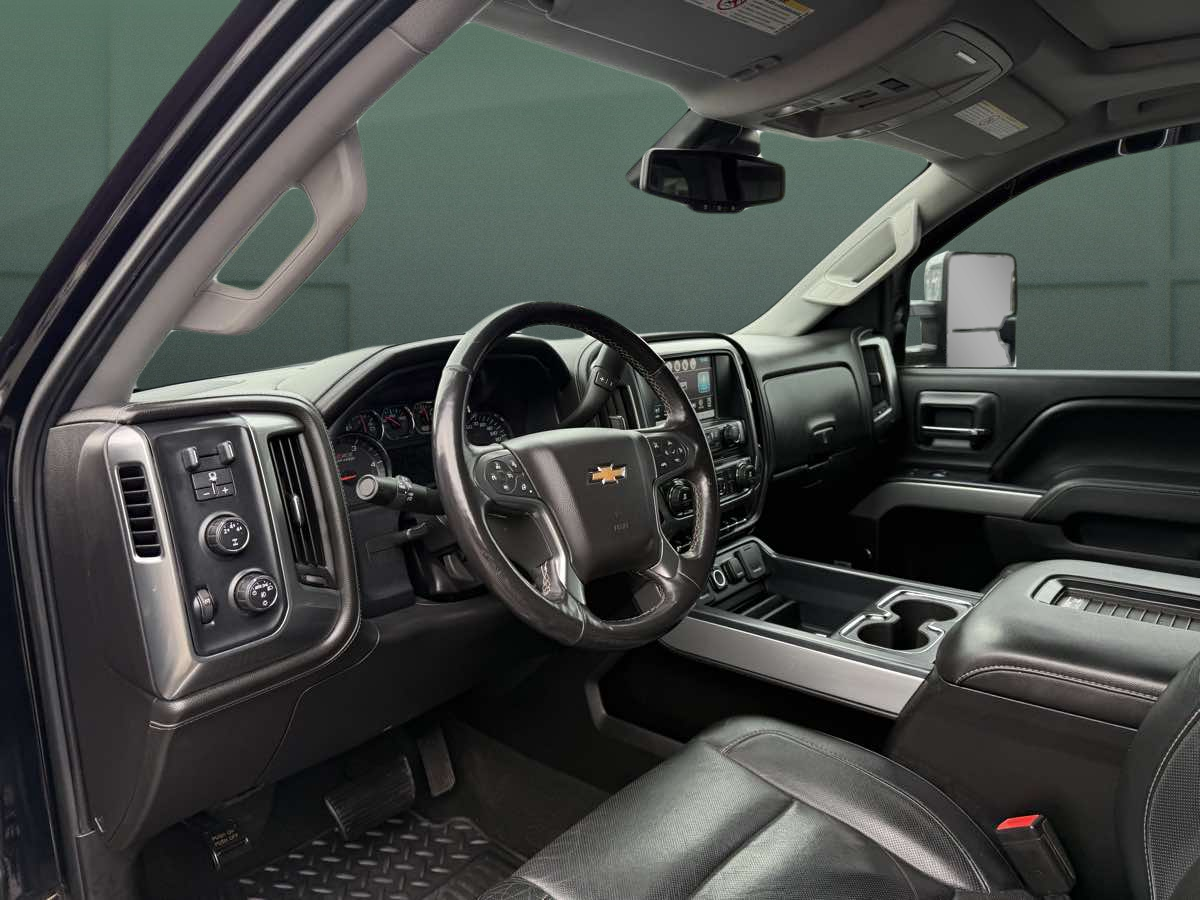Photo 21 of this Chevrolet Silverado 2500HD