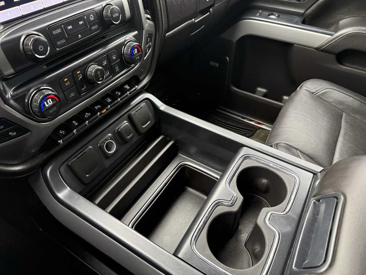 Photo 27 of this Chevrolet Silverado 2500HD