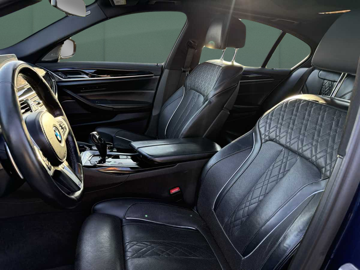 Photo 14 of this BMW 5 Series
