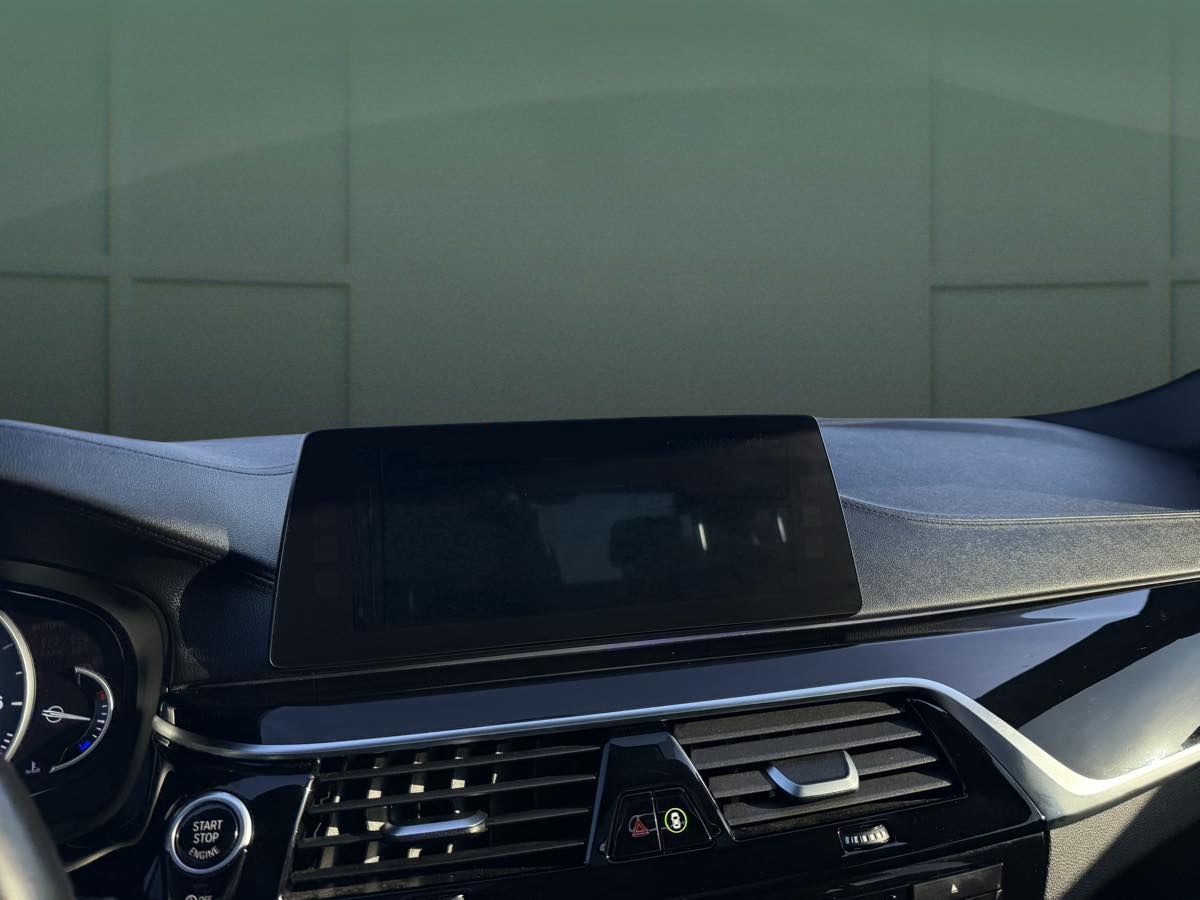 Photo 22 of this BMW 5 Series