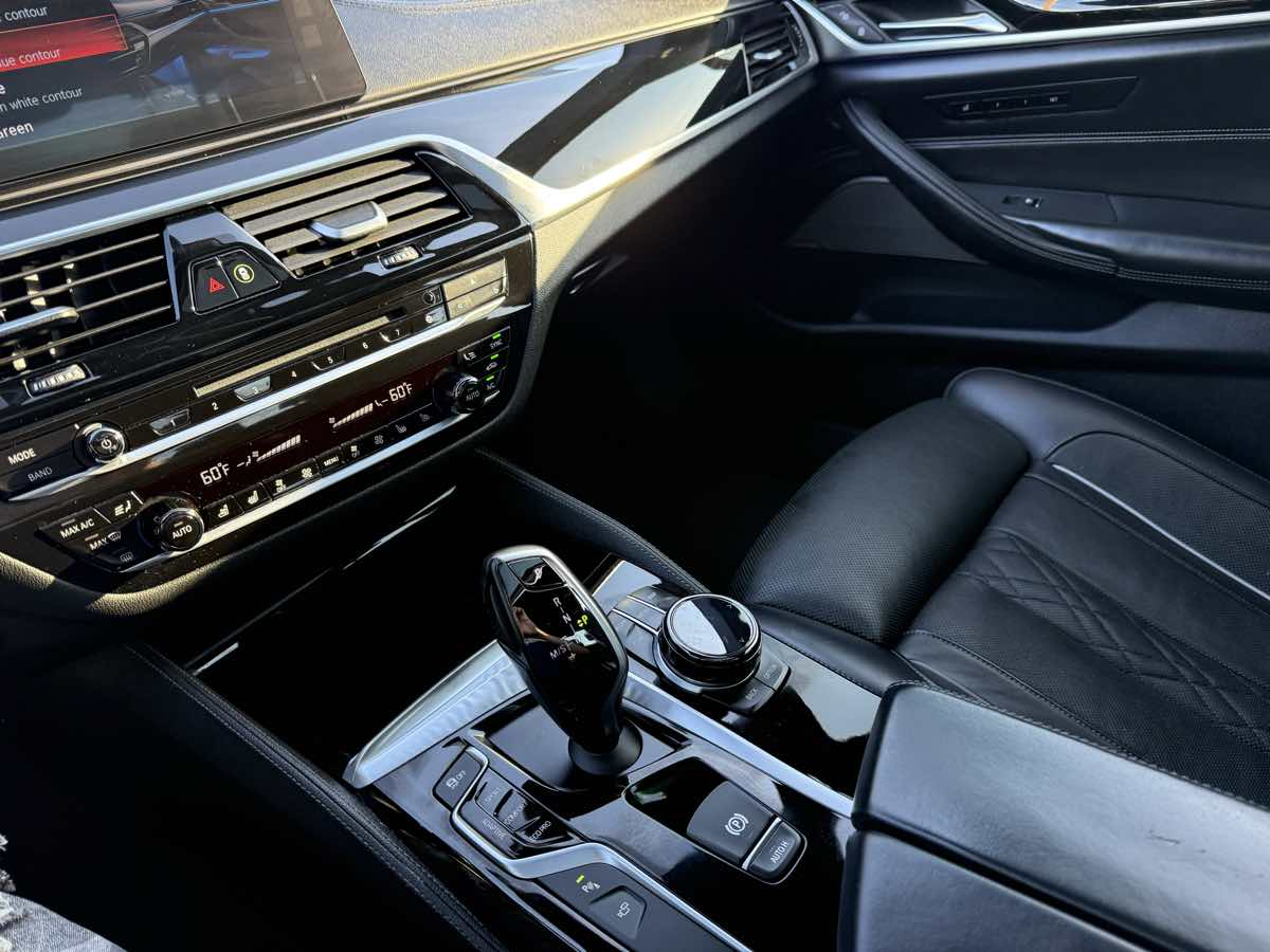 Photo 25 of this BMW 5 Series