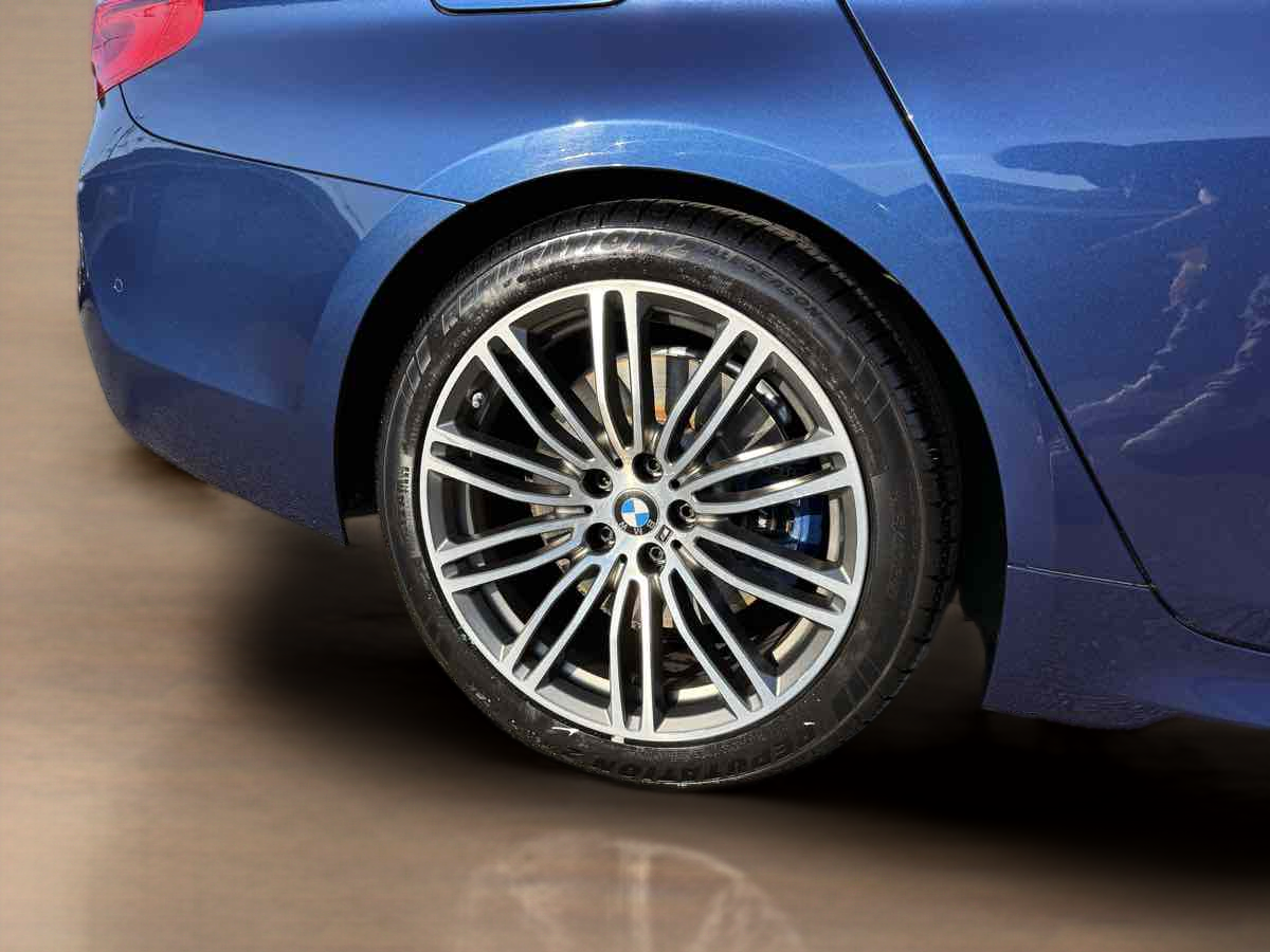 Photo 28 of this BMW 5 Series