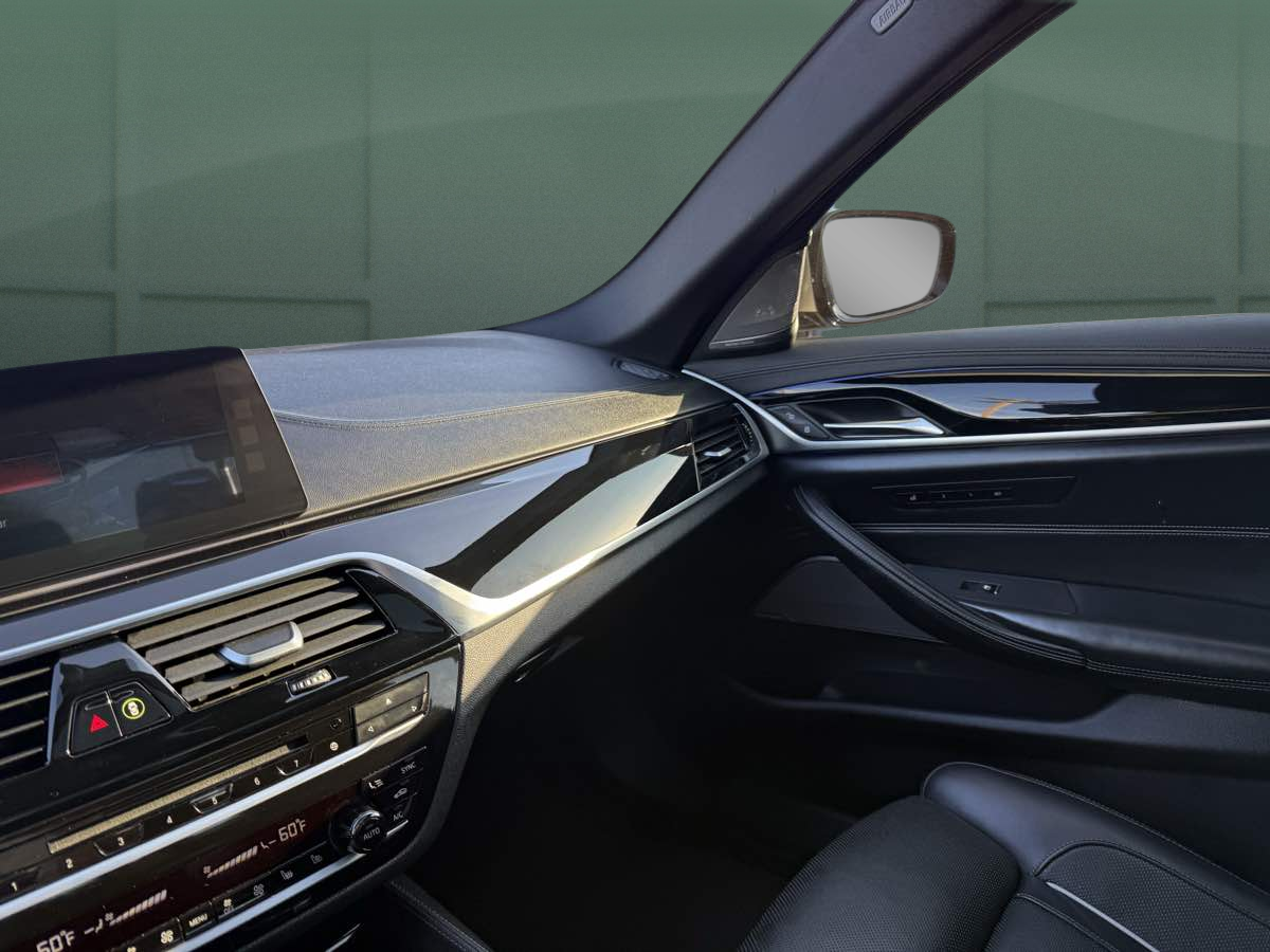 Photo 26 of this BMW 5 Series