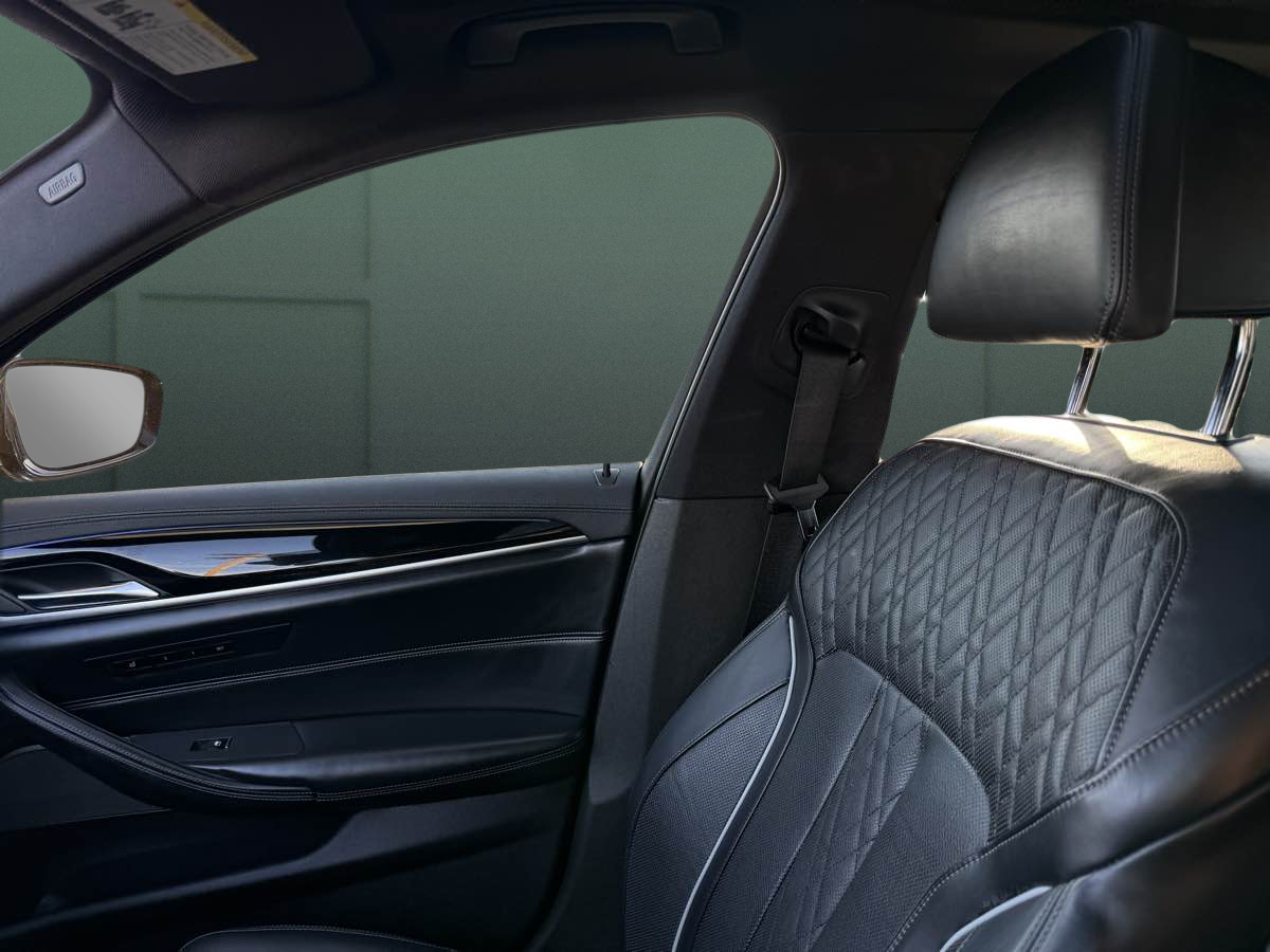 Photo 27 of this BMW 5 Series
