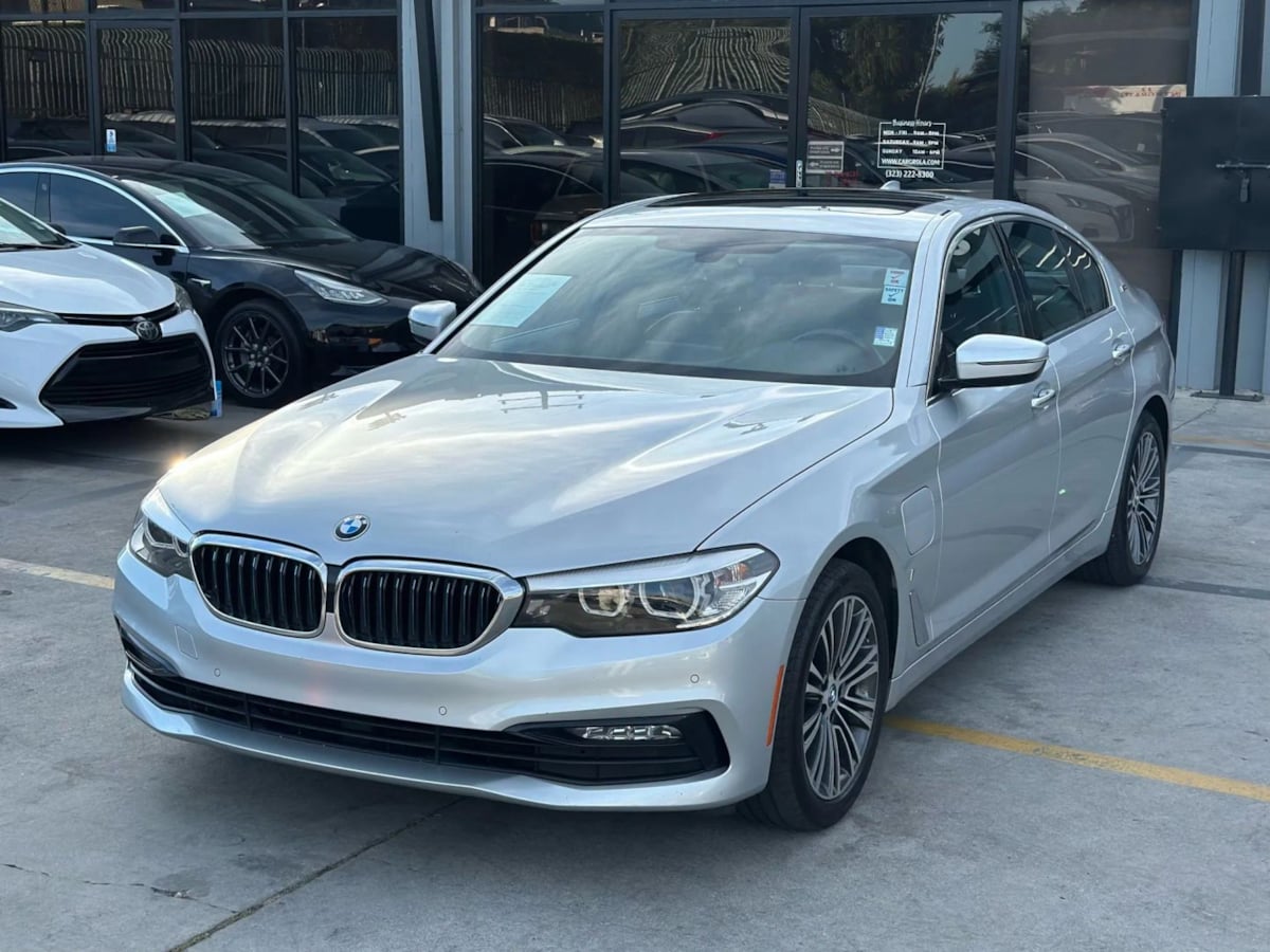 2018 BMW 5 Series 530e - Photo 2