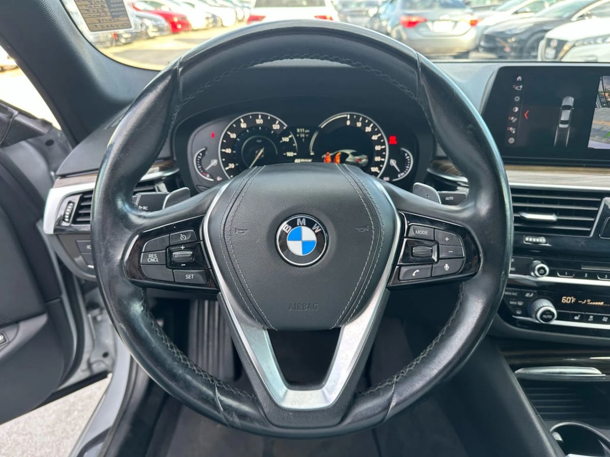 2018 BMW 5 Series 530e - Photo 9