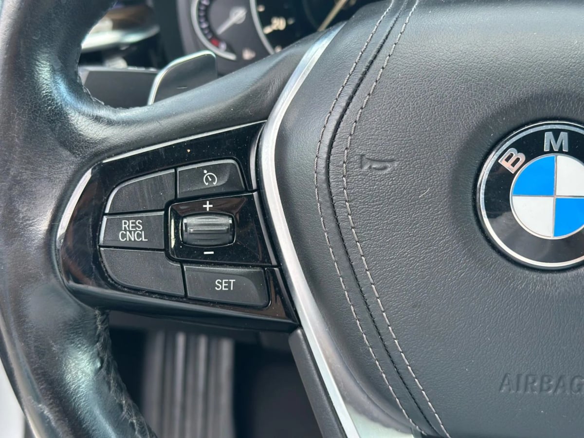 2018 BMW 5 Series 530e - Photo 10