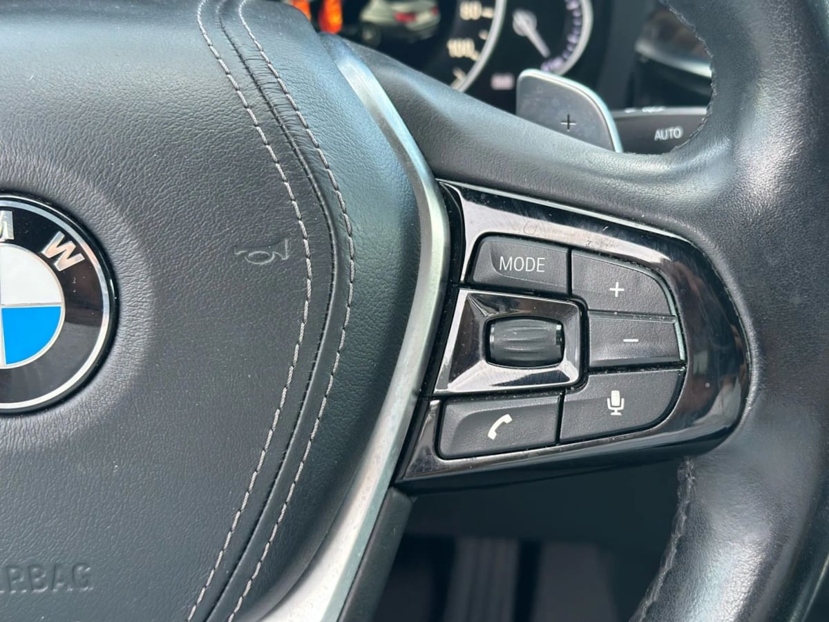 2018 BMW 5 Series 530e - Photo 11