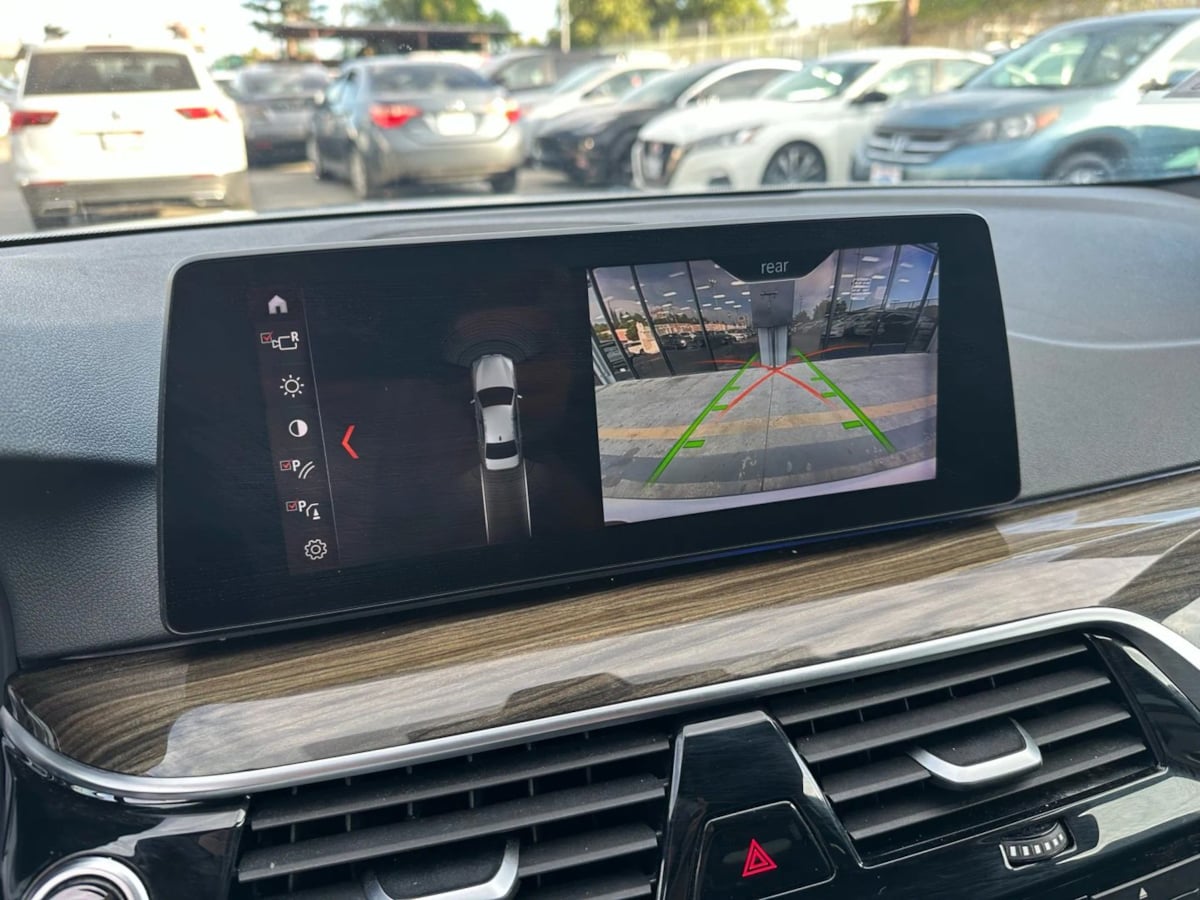 2018 BMW 5 Series 530e - Photo 19