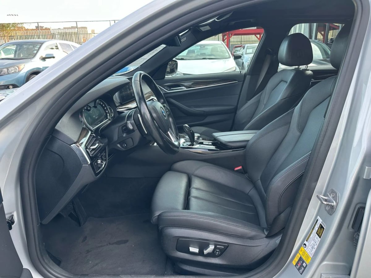 2018 BMW 5 Series 530e - Photo 22