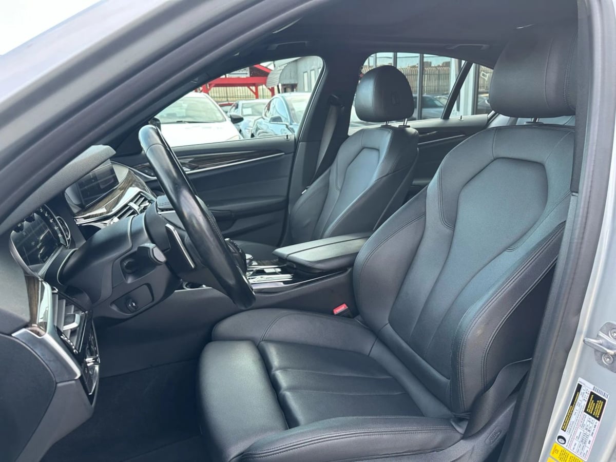 2018 BMW 5 Series 530e - Photo 23
