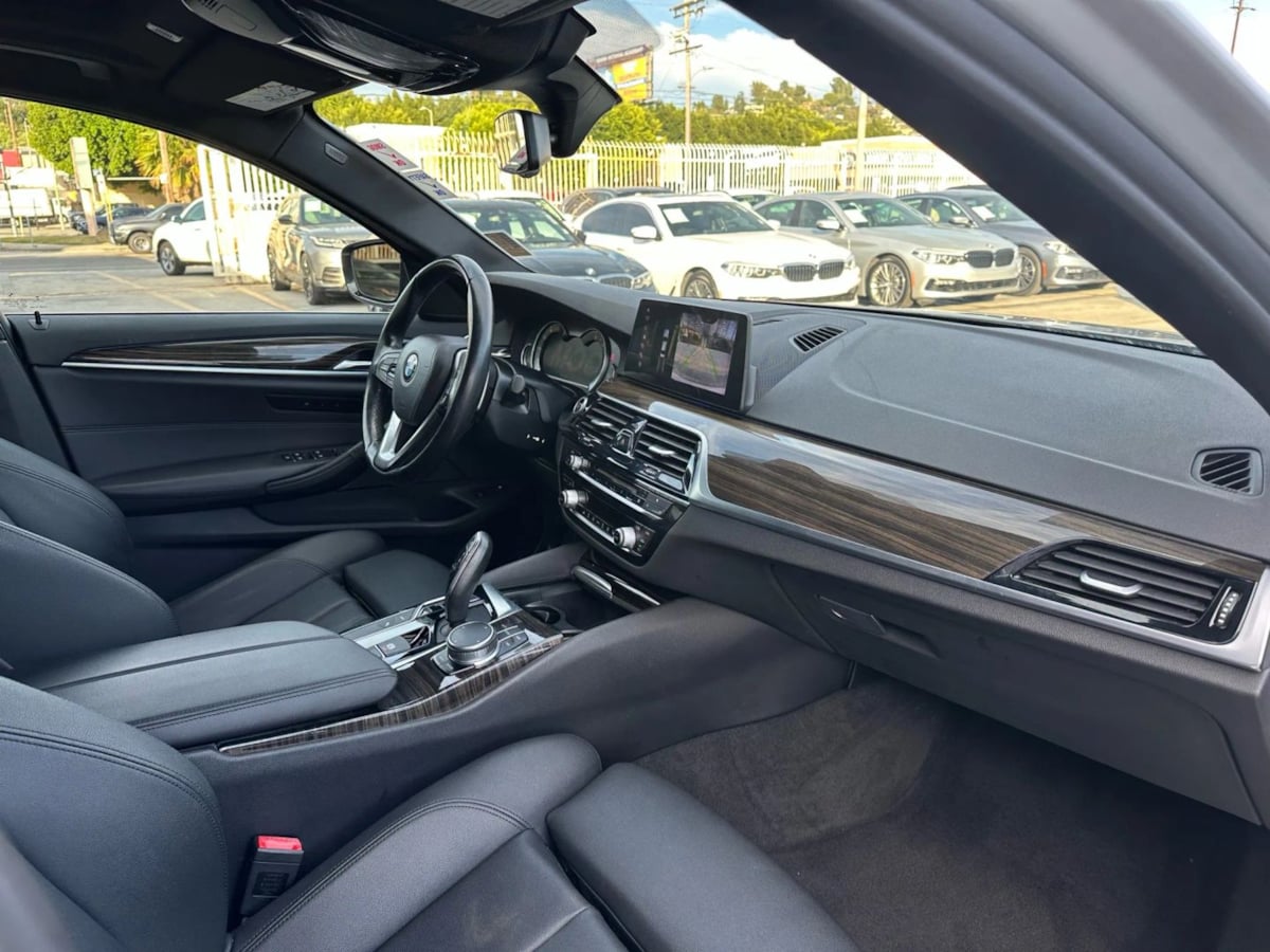 2018 BMW 5 Series 530e - Photo 24