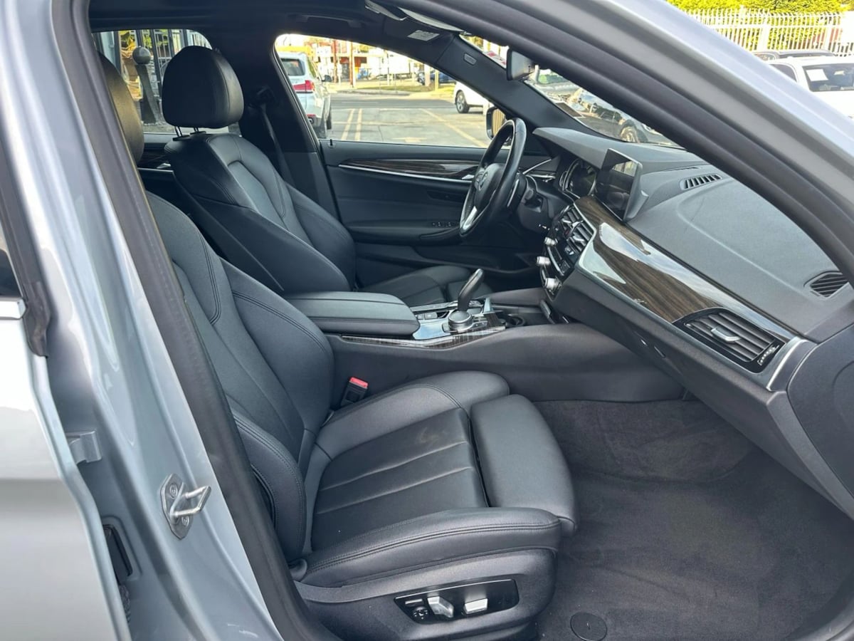 2018 BMW 5 Series 530e - Photo 25
