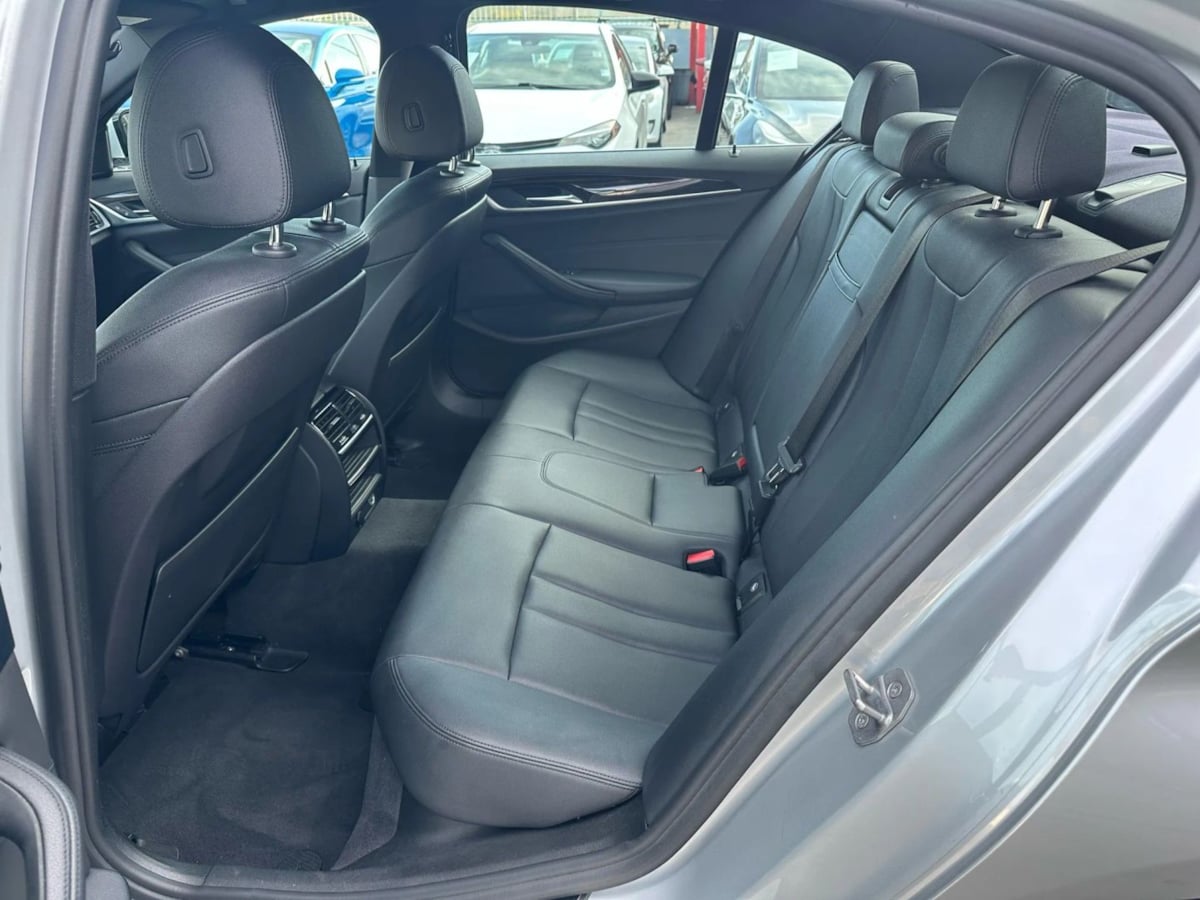 2018 BMW 5 Series 530e - Photo 27
