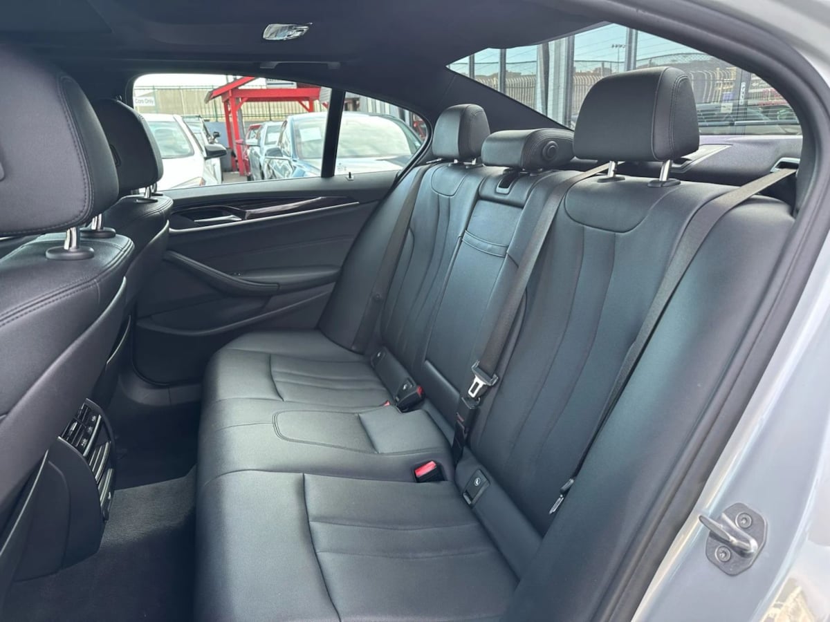 2018 BMW 5 Series 530e - Photo 29