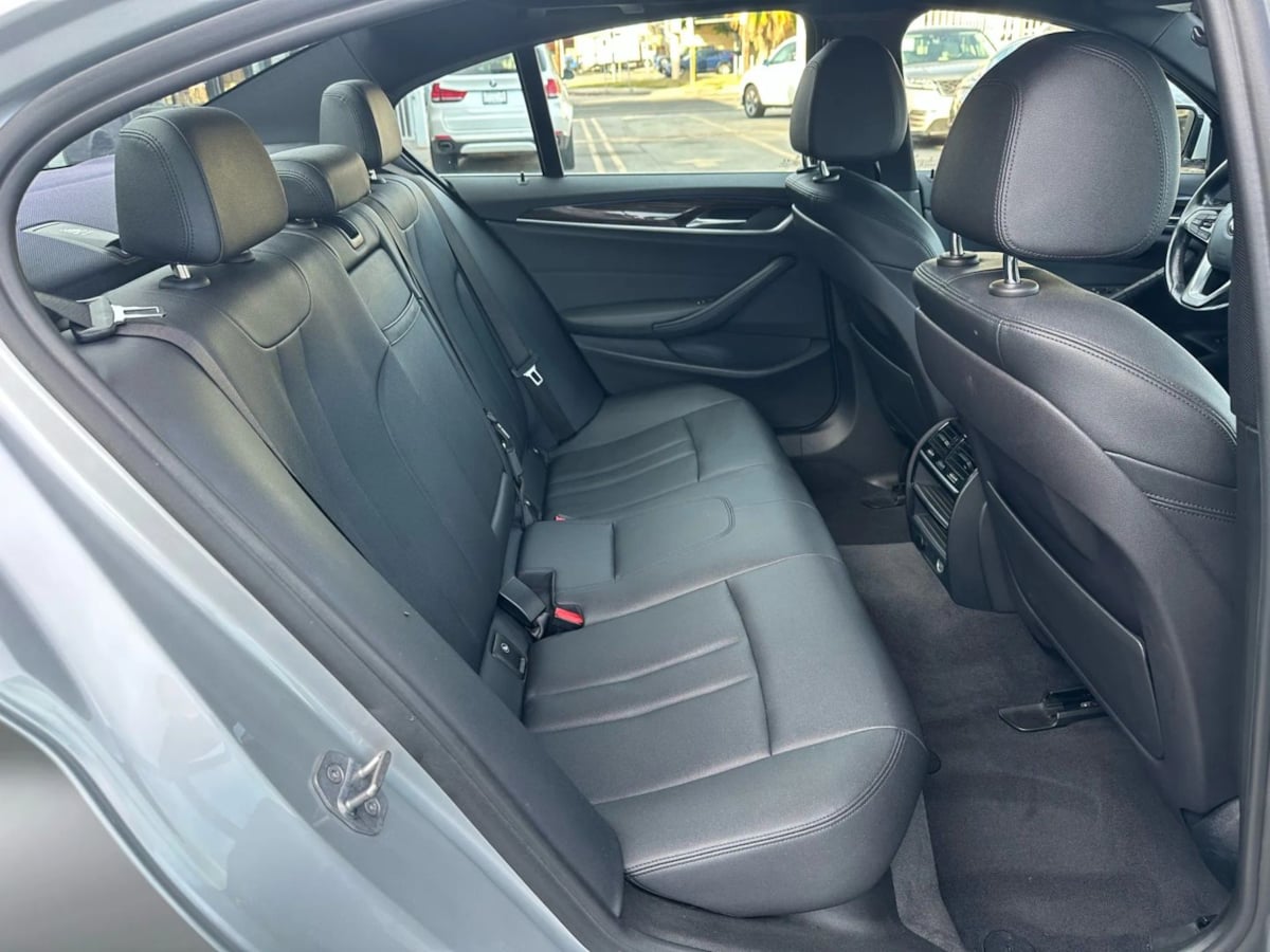 2018 BMW 5 Series 530e - Photo 30