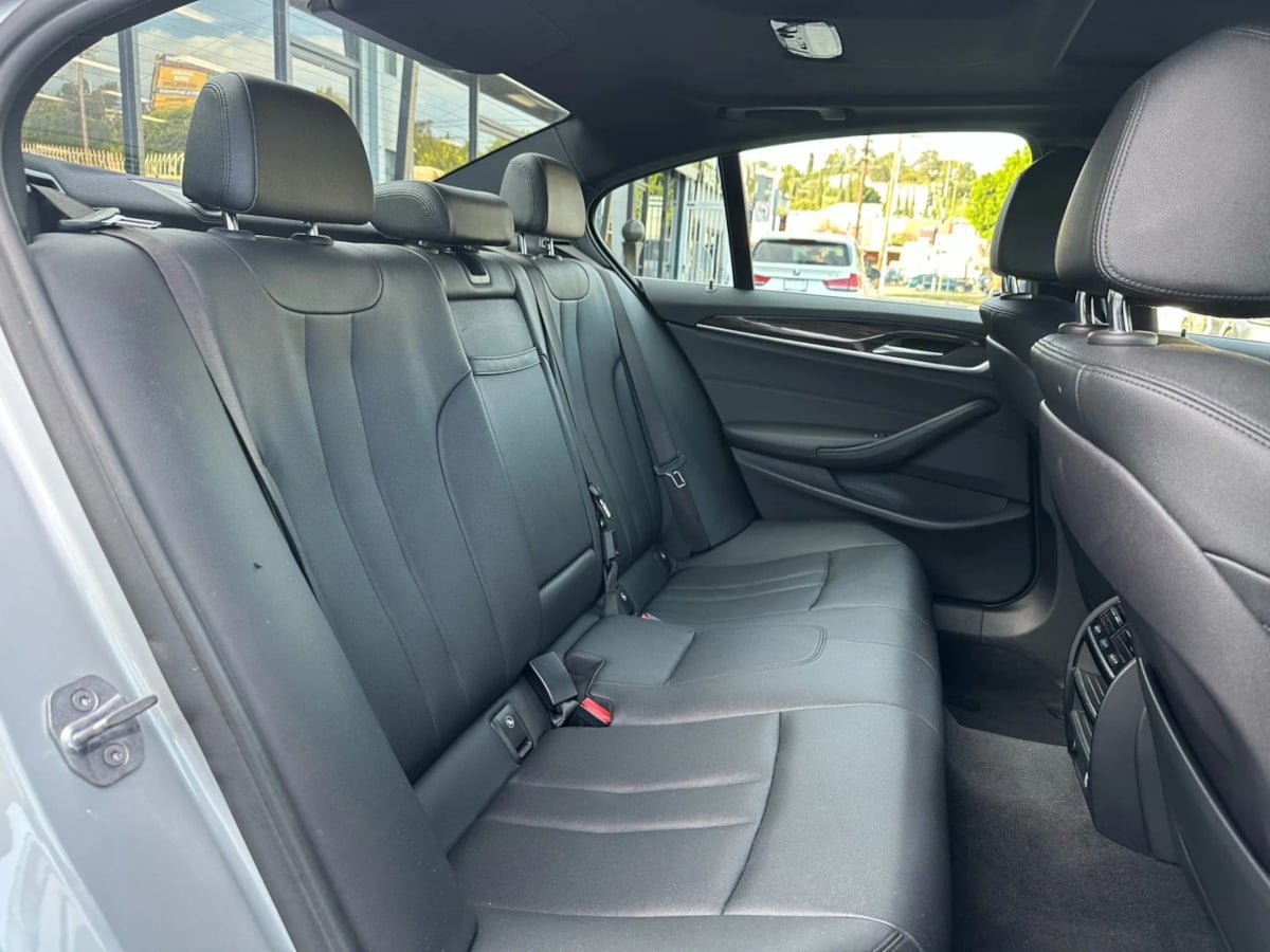 2018 BMW 5 Series 530e - Photo 32