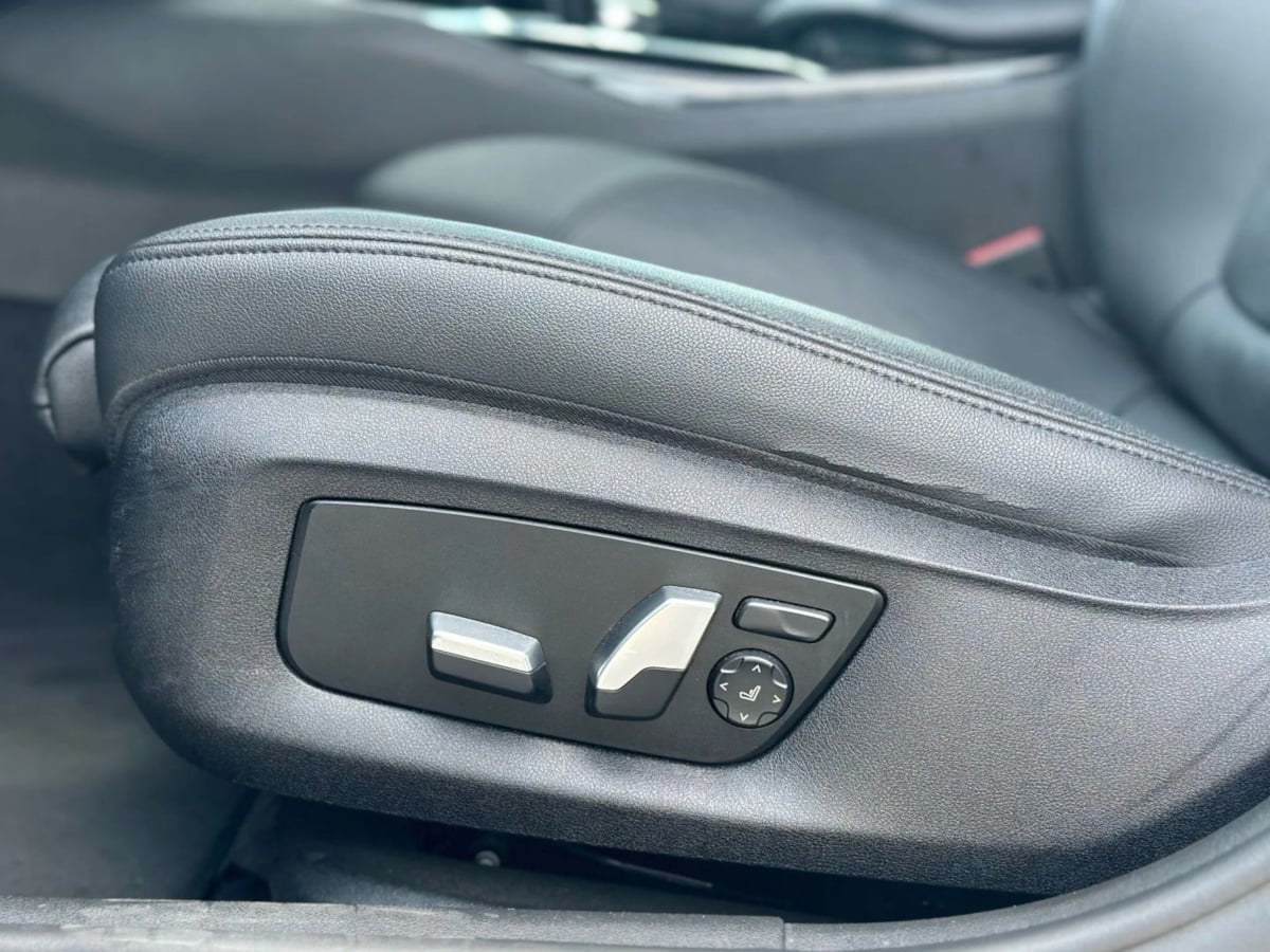 2018 BMW 5 Series 530e - Photo 34