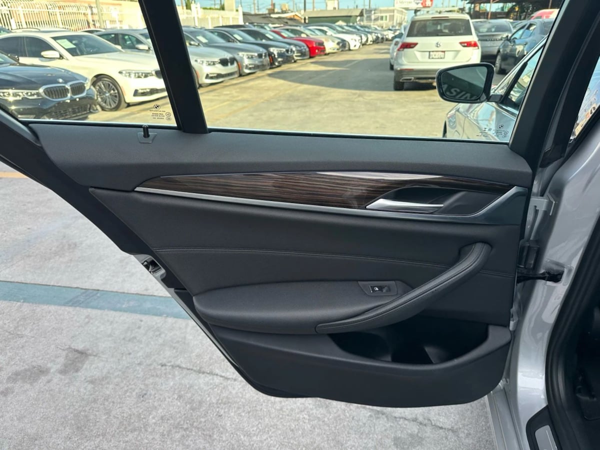 2018 BMW 5 Series 530e - Photo 36