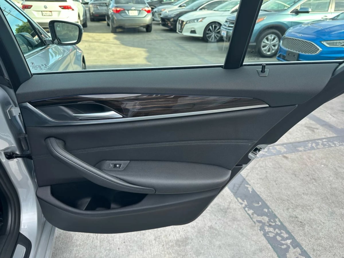2018 BMW 5 Series 530e - Photo 38