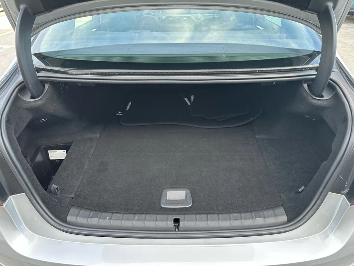 2018 BMW 5 Series 530e - Photo 40