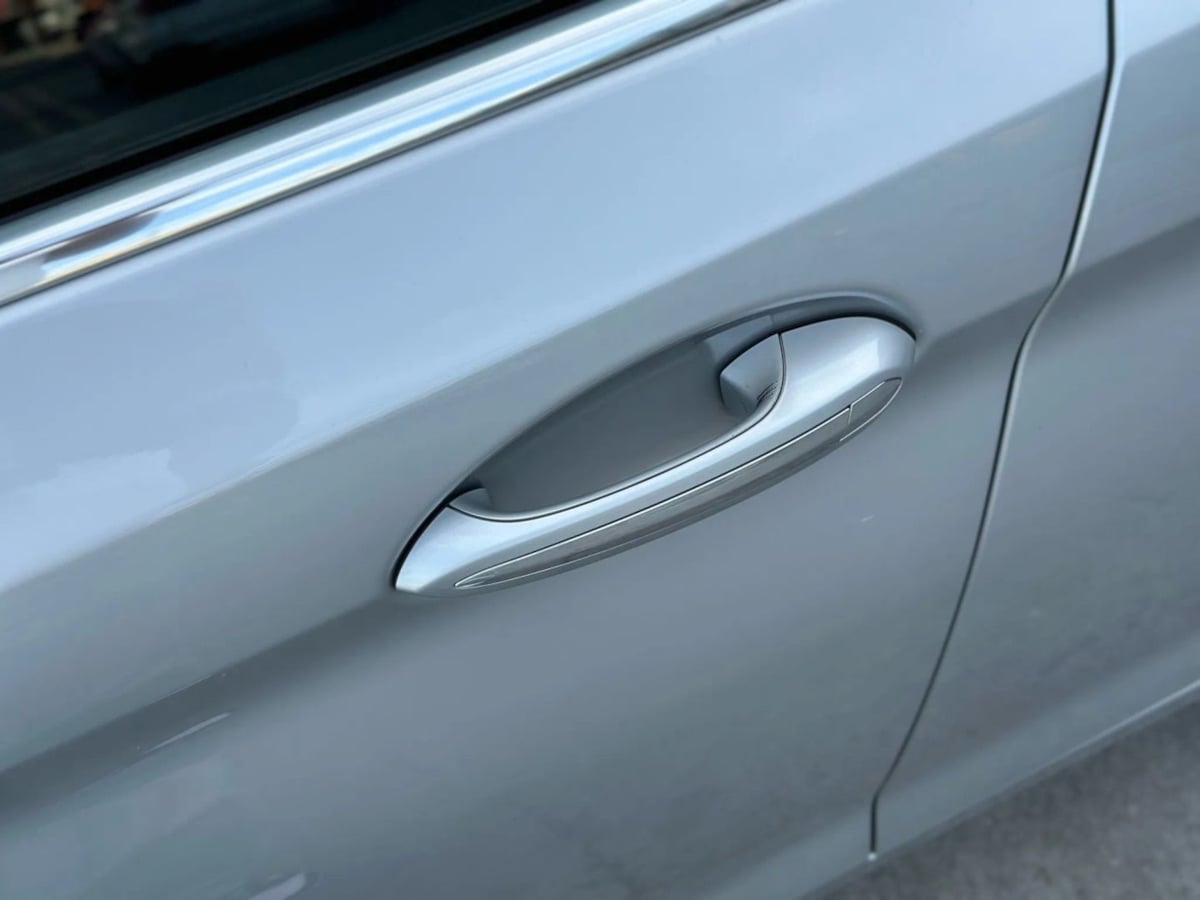 2018 BMW 5 Series 530e - Photo 45